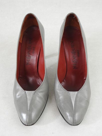 Yves SAINT-LAURENT - Paris
Silver mouse-gray...