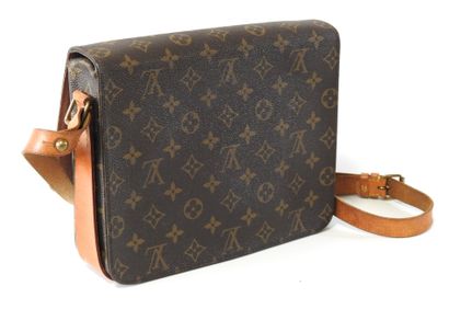 Louis VUITTON
Cartridge bag in monogram canvas...