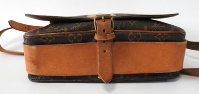 Louis VUITTON
Cartridge bag in monogram canvas...
