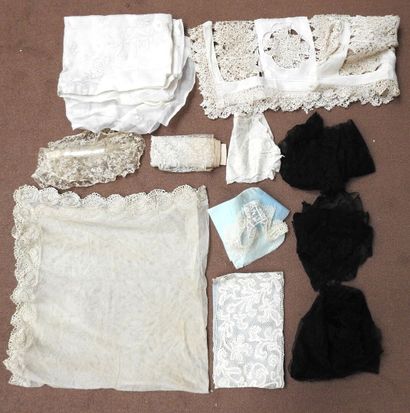 France
Lot of bobbin and mechanical lace...
