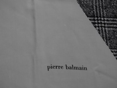 Pierre BALMAIN
Set of 2 hand-rolled silk...