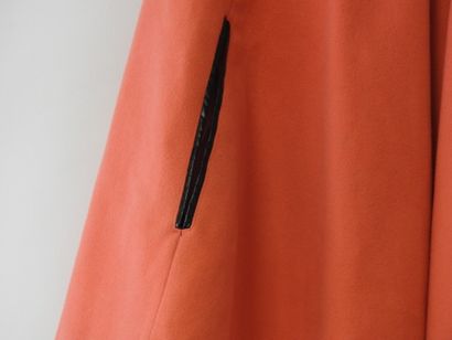 Pierre CARDIN Classique
Cape en laine rose...