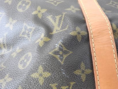 Louis VUITTON
Sac modèle 