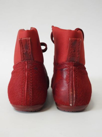 Louis VUITTON
Paire de baskets montantes...