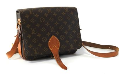 Louis VUITTON
Cartridge bag in monogram canvas...