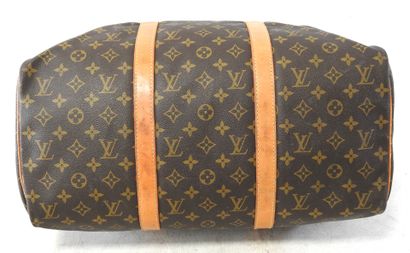 Louis VUITTON
Sac modèle 
