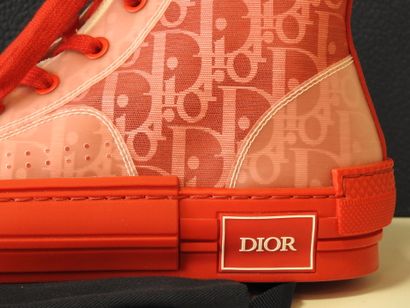 Christian DIOR
Paire de baskets modèle 