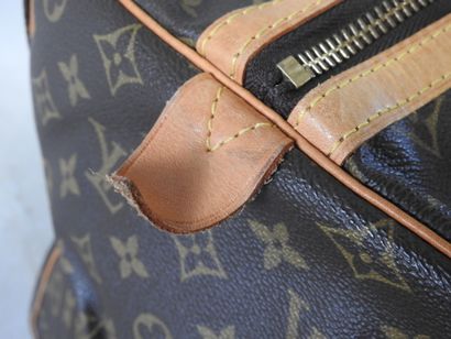 Louis VUITTON
Sac modèle 