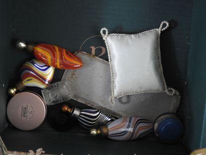 PERFUMS
Lot including: 2 boxes of 1900 perfumes,...