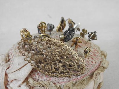 FASHION
Collection of 17 gilded and silvered...