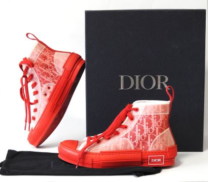 Christian DIOR
Paire de baskets modèle 