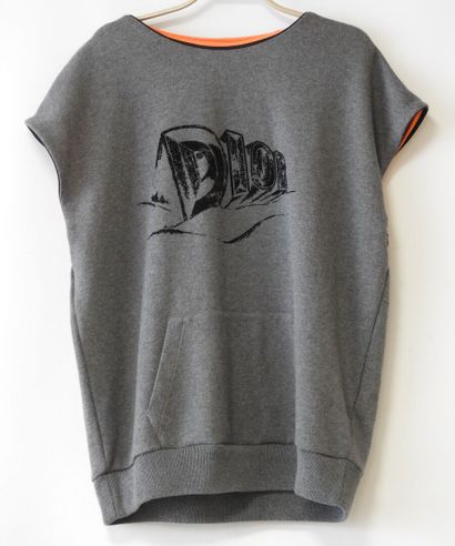 DIOR
Sweat à capuche gris, intérieur orange,...