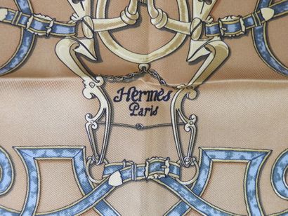 HERMES - Paris
Gavroche en soie modèle 