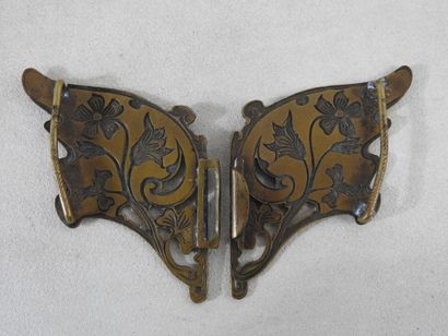 FASHION
Belt buckle in the form of brass...