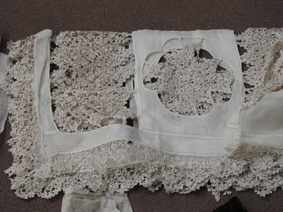 France
Lot of bobbin and mechanical lace...