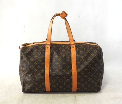 Louis VUITTON
Sac modèle 