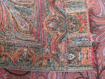 LYON
Long rectangular cashmere shawl. Central...