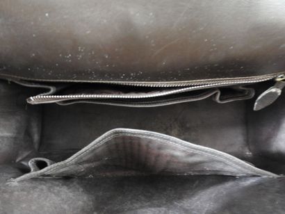Smooth brown leather handbag, hand-carried....