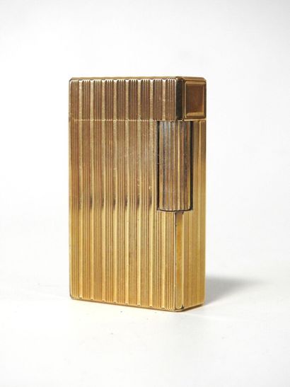 ST DUPONT - Paris
Rectangular gas lighter...