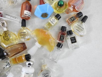 PERFUMERY
Collection of about thirty miniature...