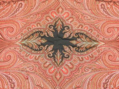 LYON
Long rectangular cashmere shawl. Central...