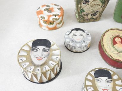 PARFUMS
Collection of 15 powder boxes including:...