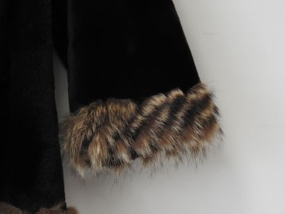 Yves SAINT-LAURENT - Fourrures
Veste 3/4...
