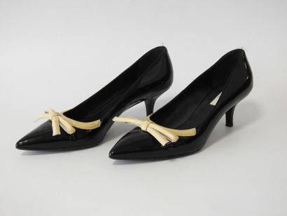 PRADA
Black patent leather pumps with cream...