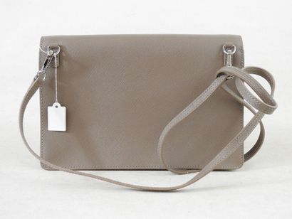LANCASTER
Leather shoulder bag, taupe color.
H....