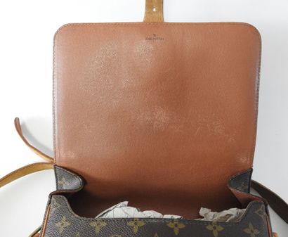 Louis VUITTON
Cartridge bag in monogram canvas...