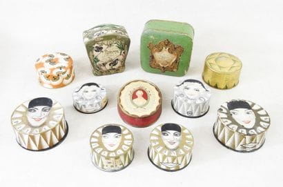 PARFUMS
Collection of 15 powder boxes including:...