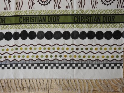 Christian DIOR
Fouta à dessins géométriques...