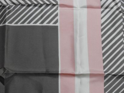 Pierre BALMAIN
Set of 2 hand-rolled silk...