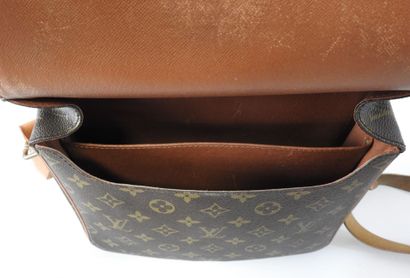 Louis VUITTON
Cartridge bag in monogram canvas...