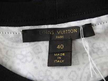 Louis VUITTON
Tee-shirt manches courtes dans...