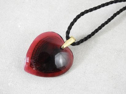 LALIQUE
Grenadine-colored molded crystal...