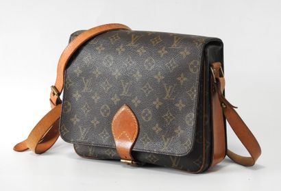 Louis VUITTON
Cartridge bag in monogram canvas...