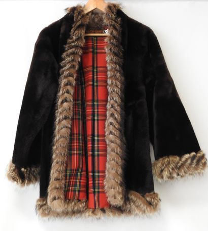 Yves SAINT-LAURENT - Fourrures
Veste 3/4...