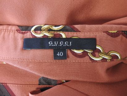 GUCCI
Chemisier en soie à décor de lanières...