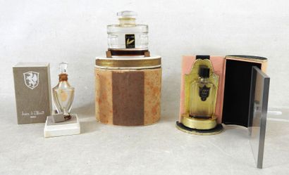 PERFUMES
Lot including : 
- 1 Baccarat crystal...