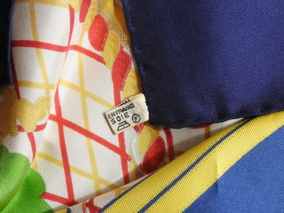 HERMES - Paris
Hand-rolled silk square 