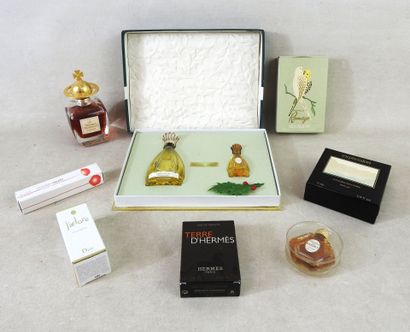 PARFUMS
Set of bottles with juices including:...