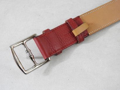 HERMES - Paris
Belt in red grained leather,...