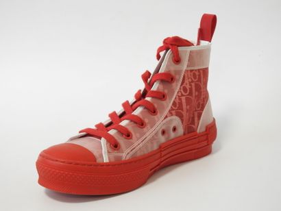 Christian DIOR
Paire de baskets modèle 