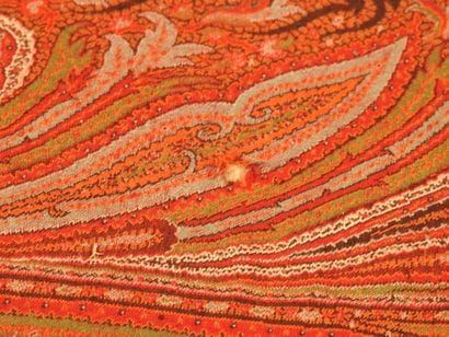 LYON
Long rectangular cashmere shawl. Central...