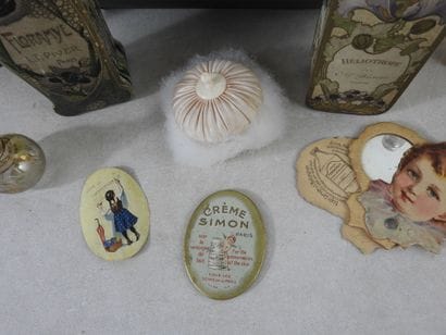 PERFUMS
Lot including: 2 boxes of 1900 perfumes,...