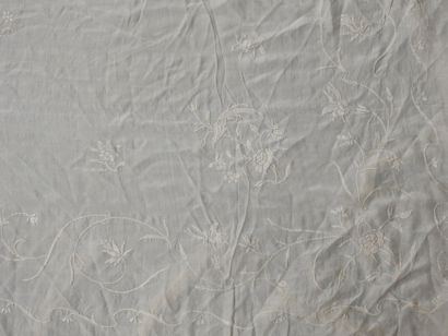 Rectangular Manila shawl in ivory silk, richly...