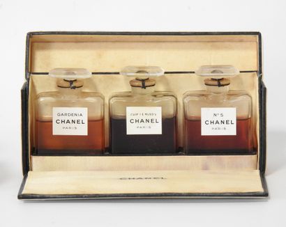 PERFUMES - CHANEL
Lot including :
- Gardenia...