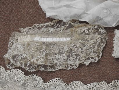 France
Lot of bobbin and mechanical lace...