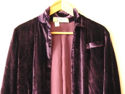Nina RICCI
Purple velvet long jacket
Wear...